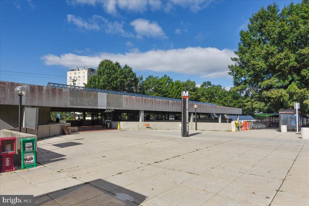 10648 MONTROSE AVENUE Unit: M-103