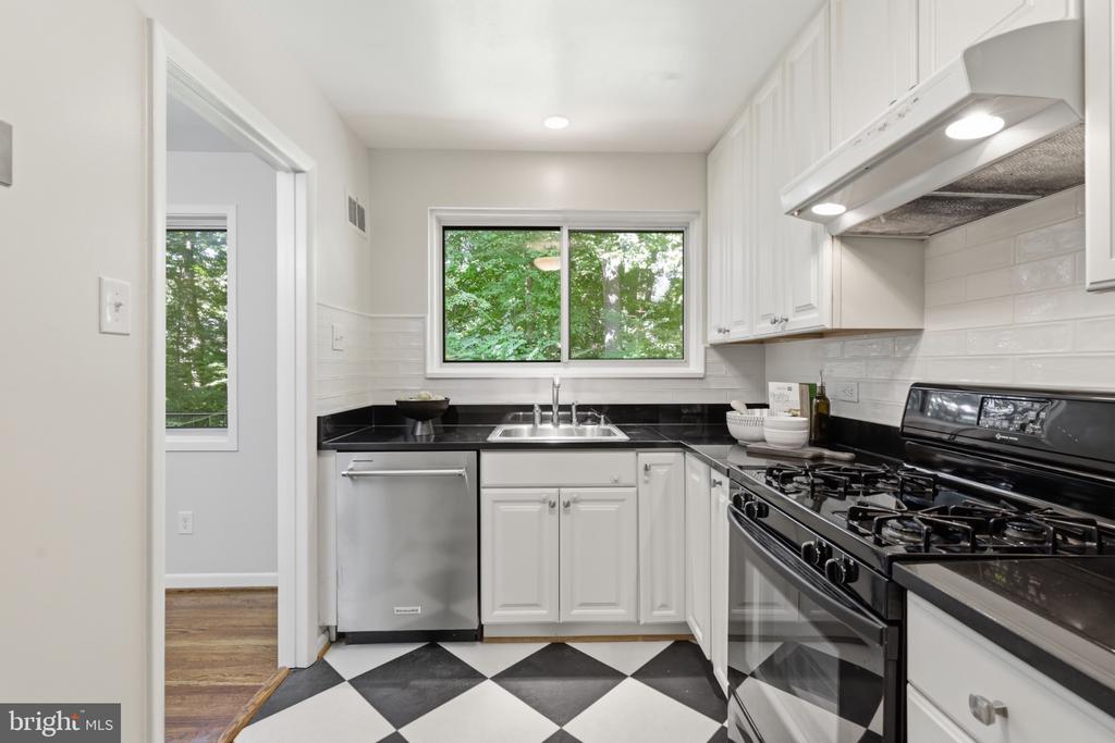 10530 MONTROSE AVENUE Unit: M202