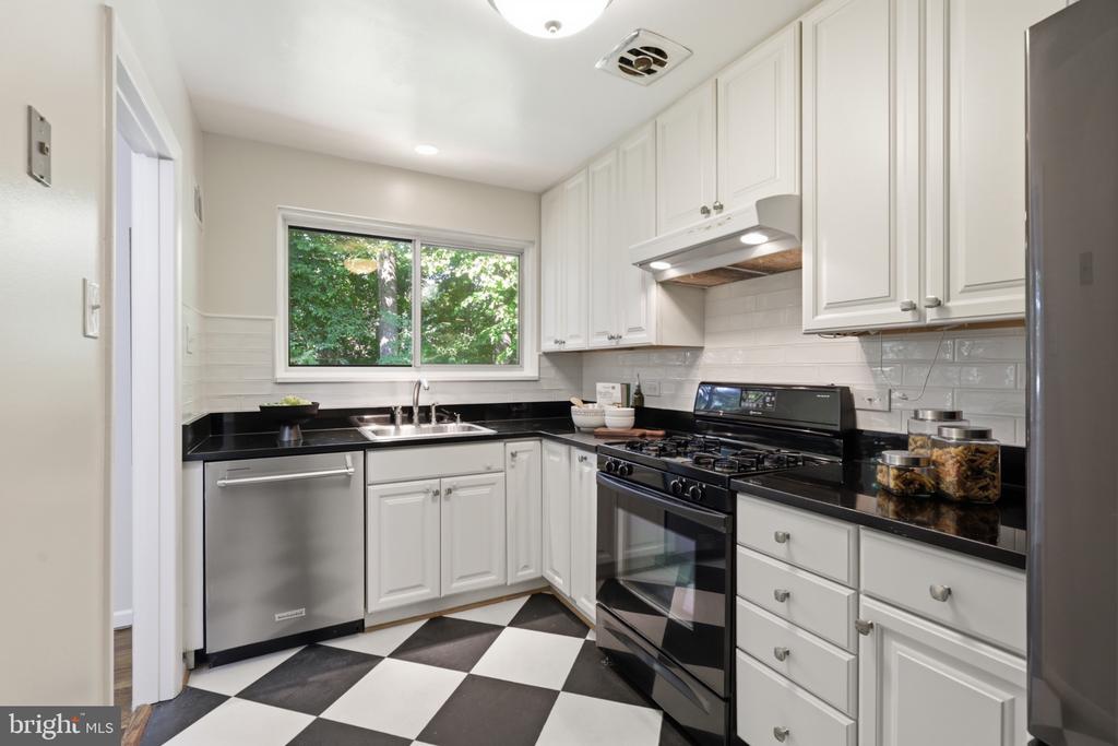 10530 MONTROSE AVENUE Unit: M202
