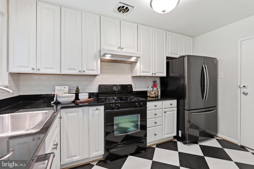 10530 MONTROSE AVENUE Unit: M202
