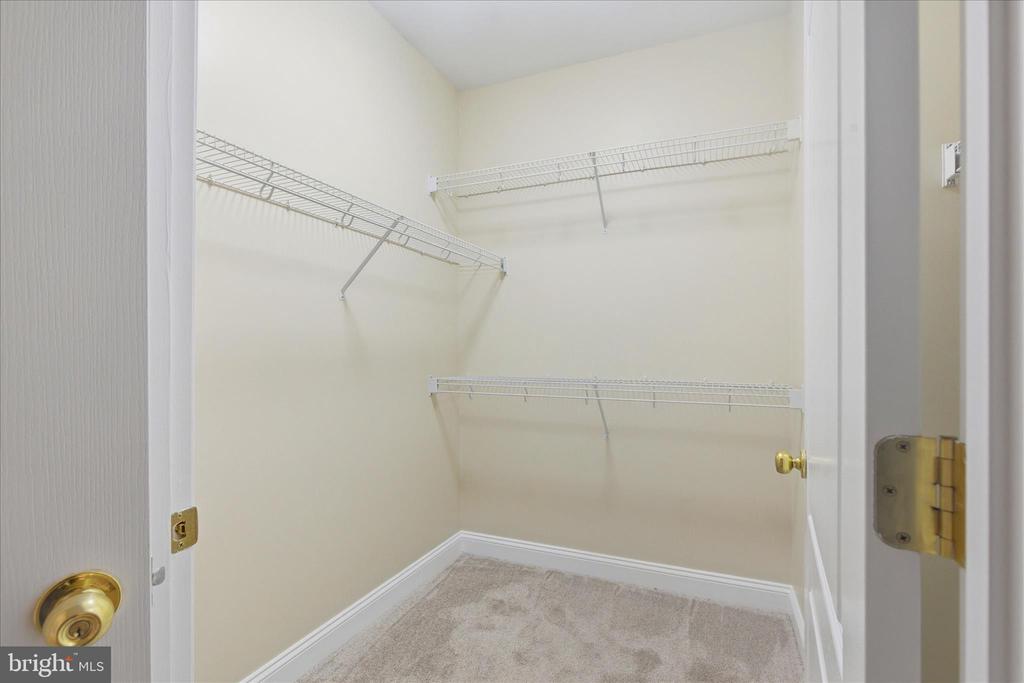 701 FALLSGROVE DRIVE Unit: 102