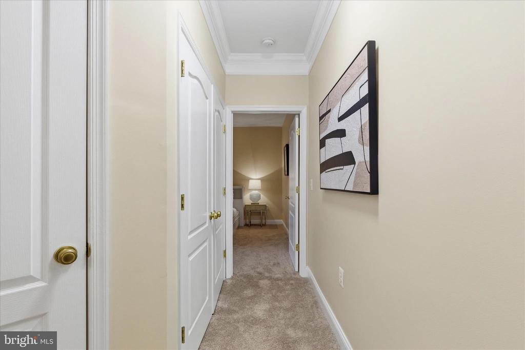 701 FALLSGROVE DRIVE Unit: 102