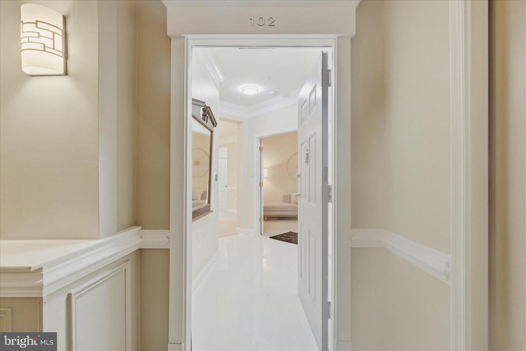 701 FALLSGROVE DRIVE Unit: 102