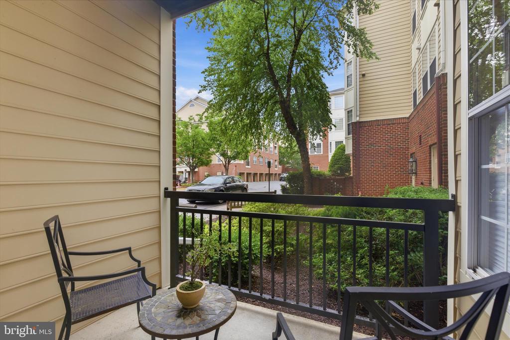 701 FALLSGROVE DRIVE Unit: 102