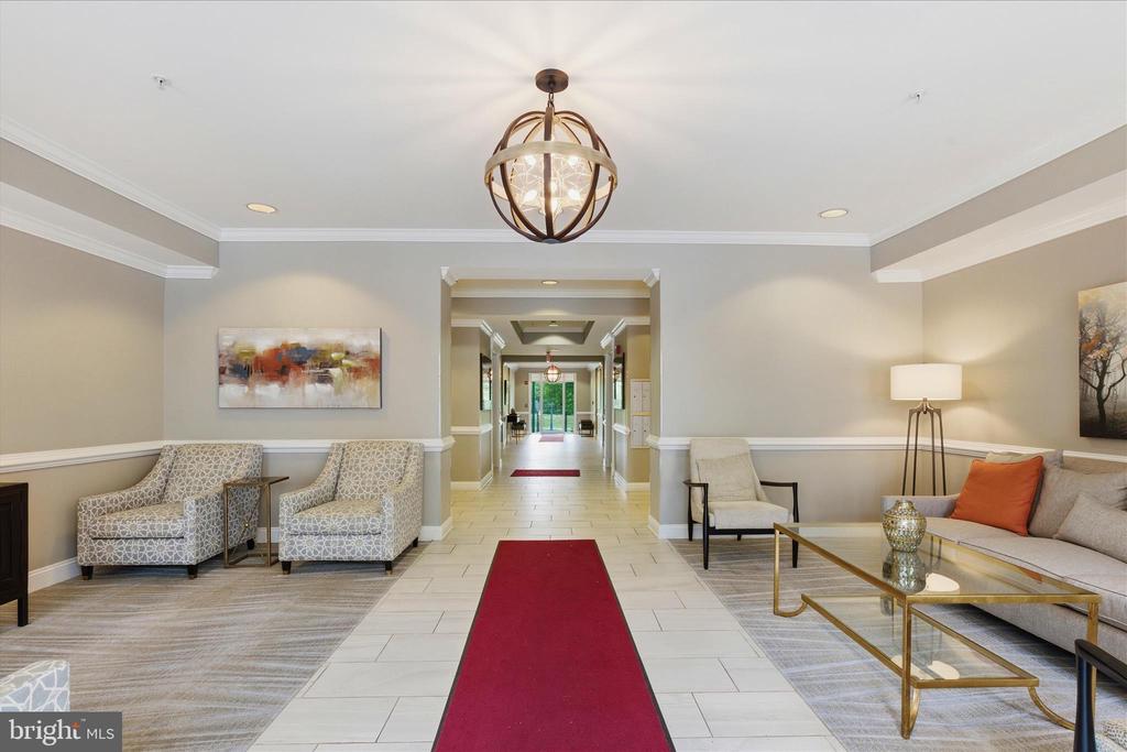 701 FALLSGROVE DRIVE Unit: 102