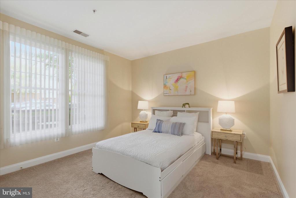701 FALLSGROVE DRIVE Unit: 102