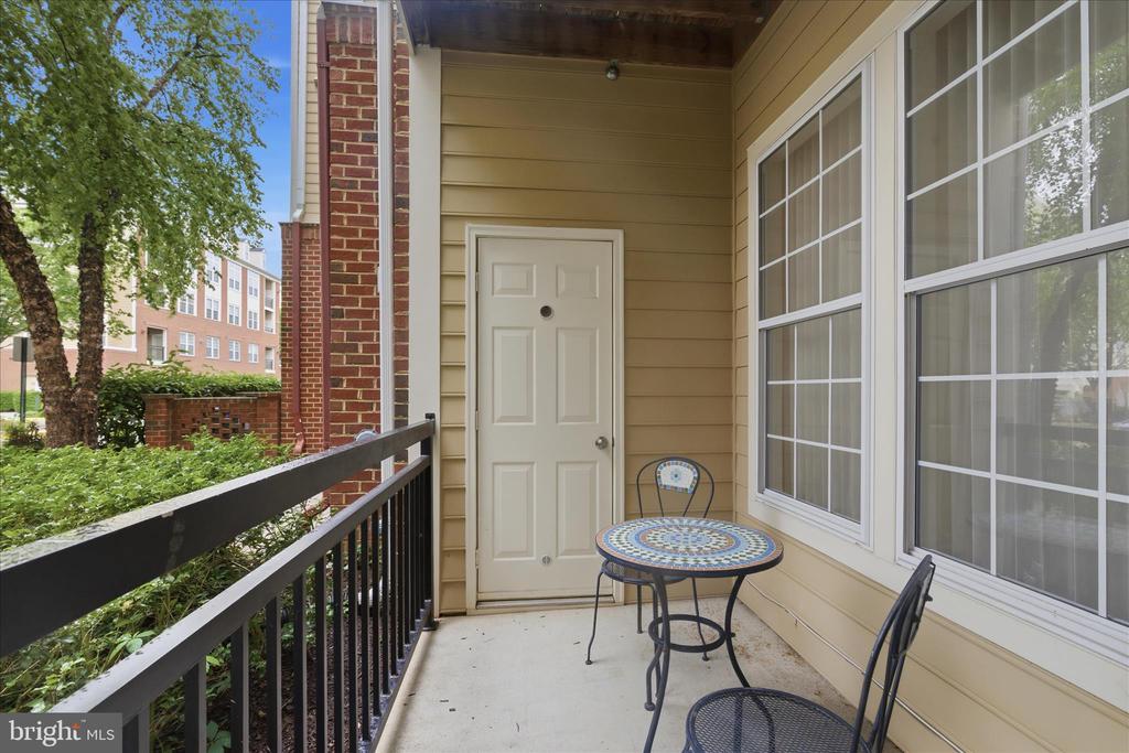 701 FALLSGROVE DRIVE Unit: 102