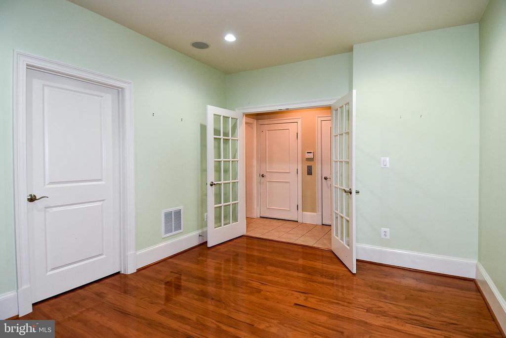 12525 LINDA VIEW LANE