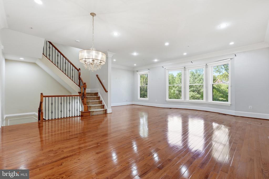 12525 LINDA VIEW LANE