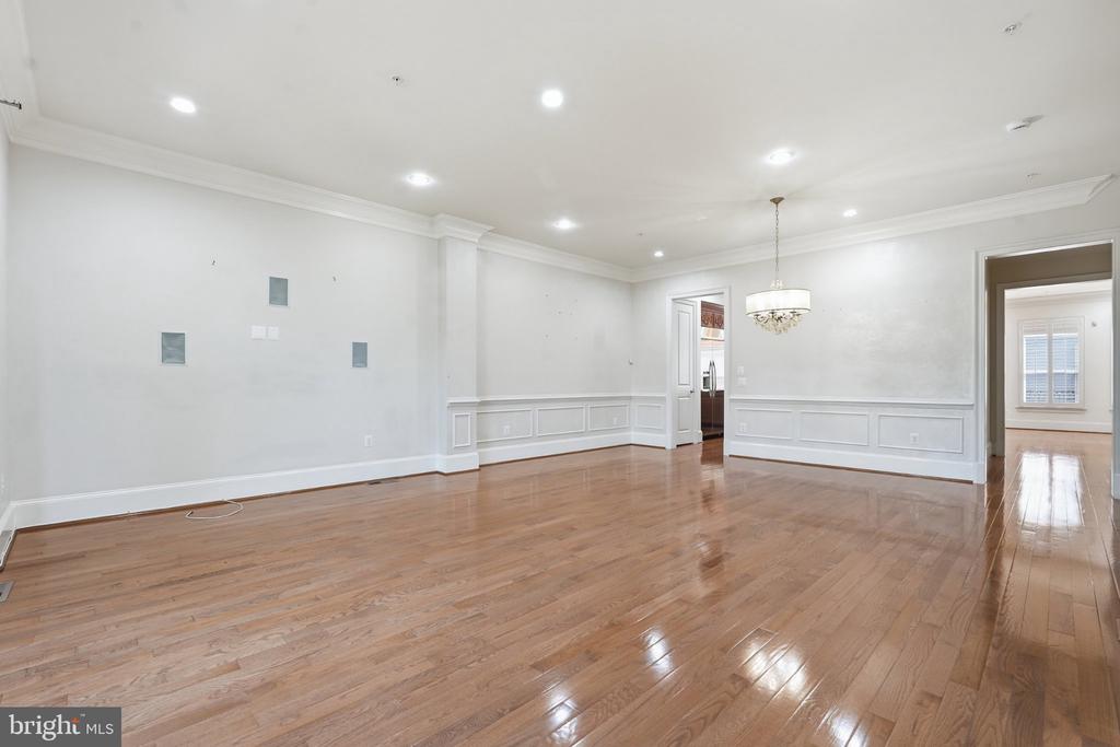 12525 LINDA VIEW LANE