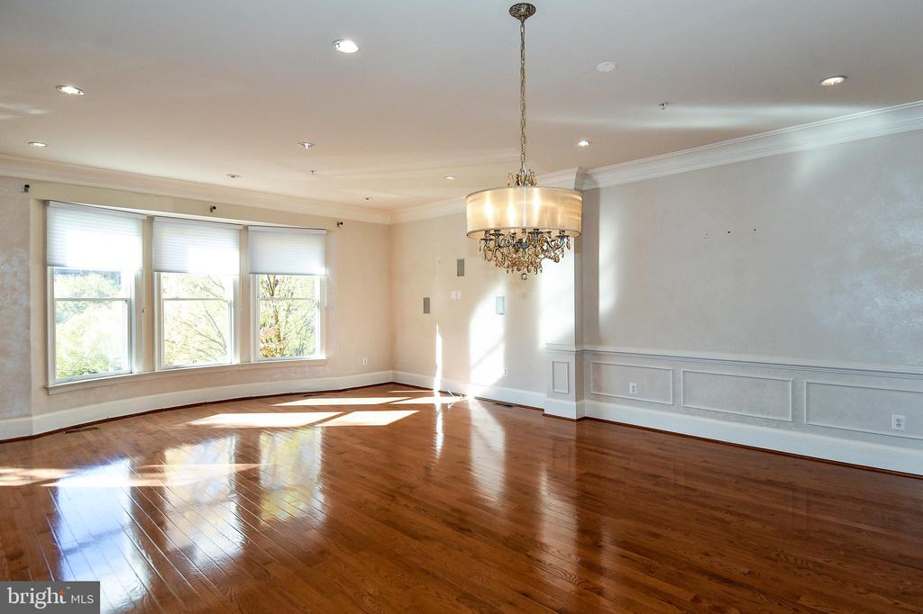 12525 LINDA VIEW LANE