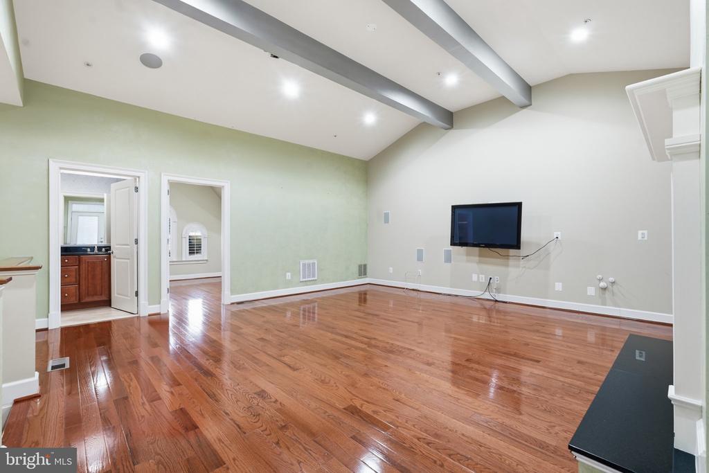 12525 LINDA VIEW LANE