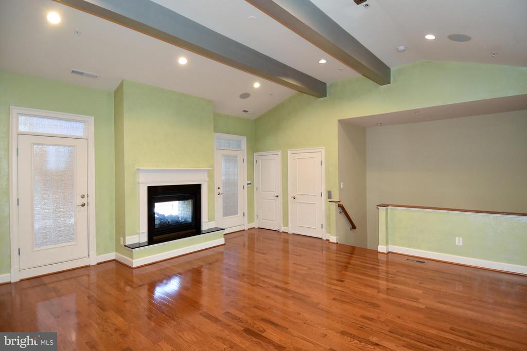 12525 LINDA VIEW LANE