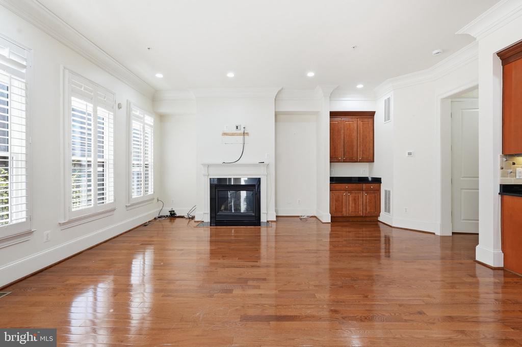 12525 LINDA VIEW LANE