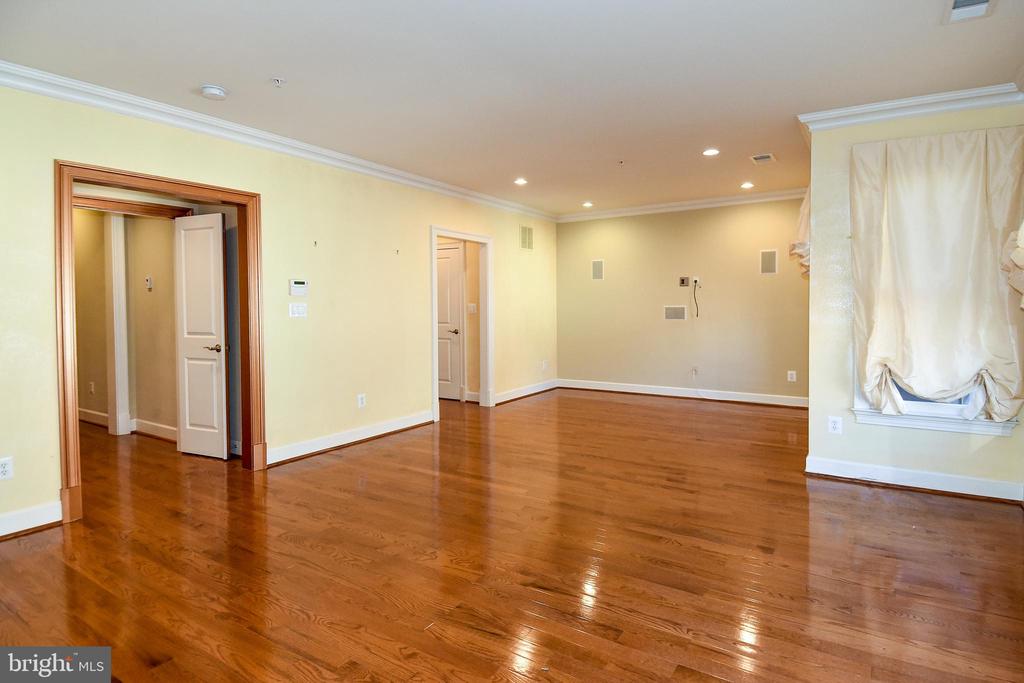 12525 LINDA VIEW LANE