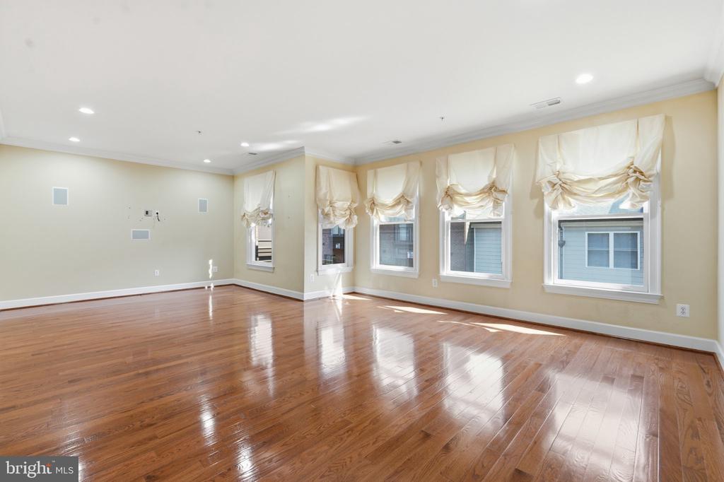 12525 LINDA VIEW LANE