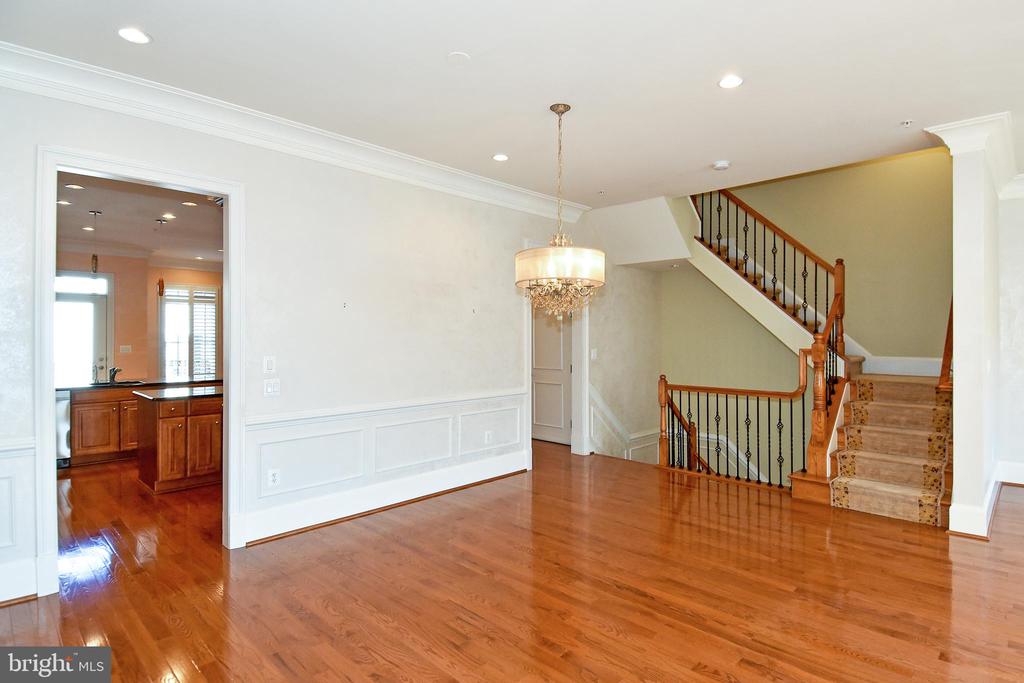 12525 LINDA VIEW LANE