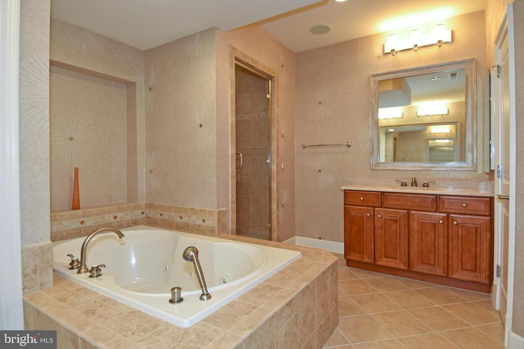 12525 LINDA VIEW LANE