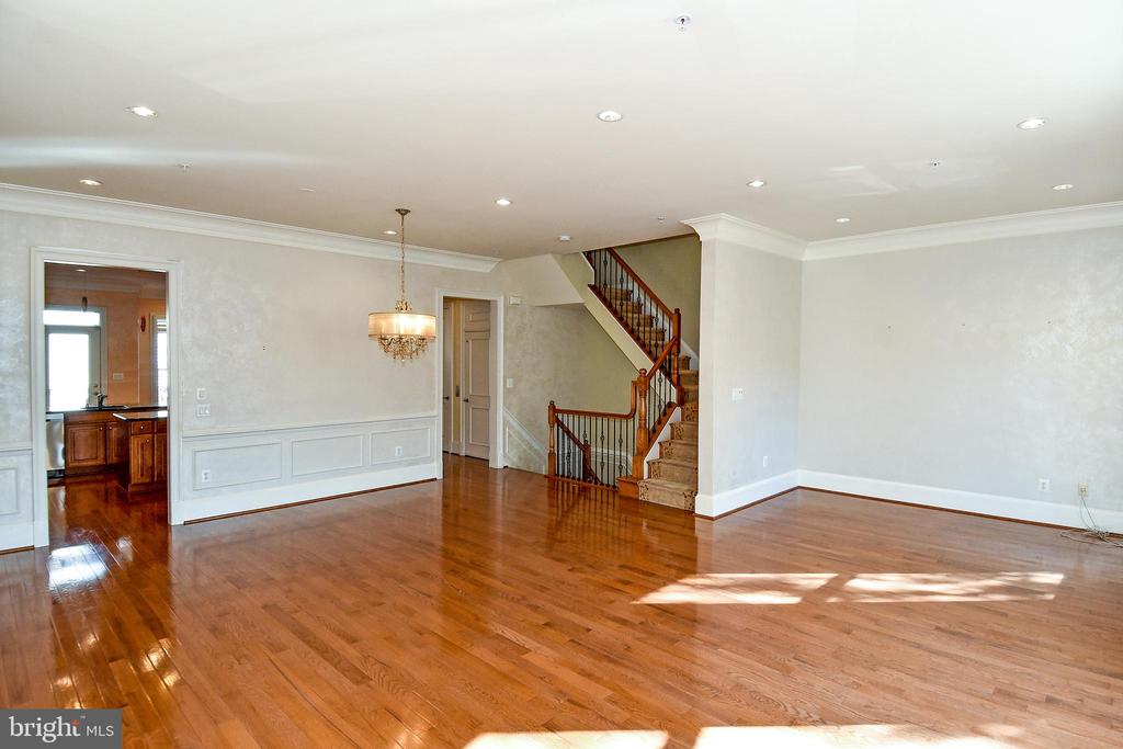 12525 LINDA VIEW LANE