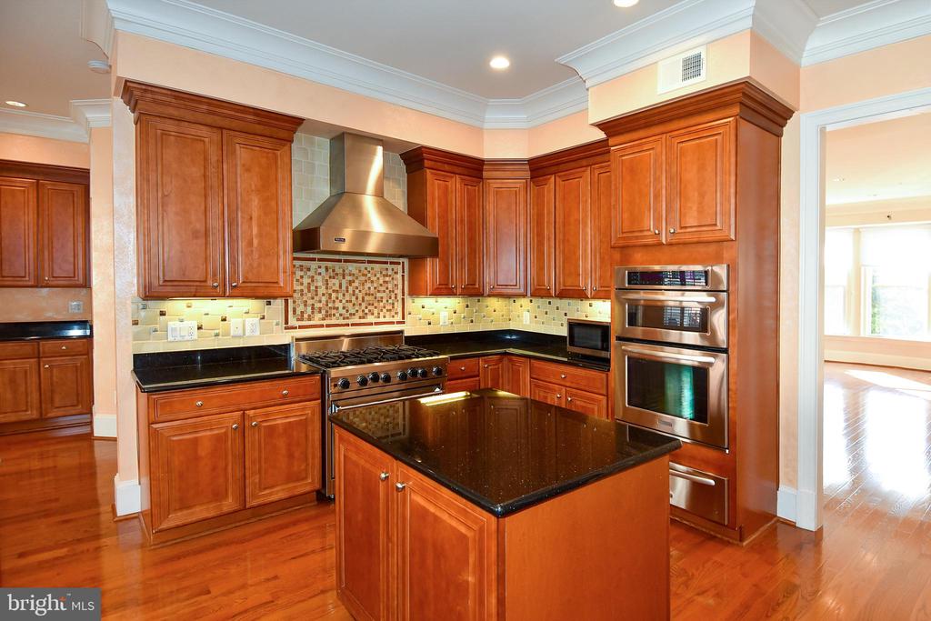 12525 LINDA VIEW LANE