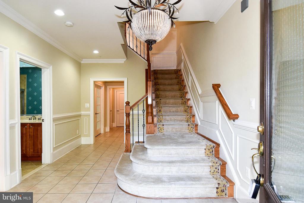 12525 LINDA VIEW LANE