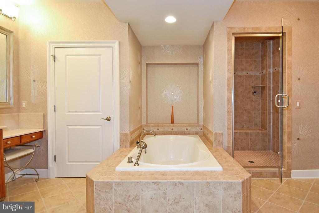 12525 LINDA VIEW LANE