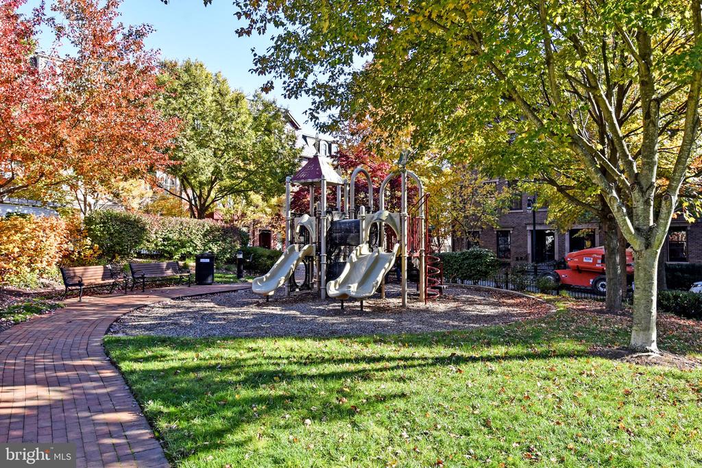 12525 LINDA VIEW LANE