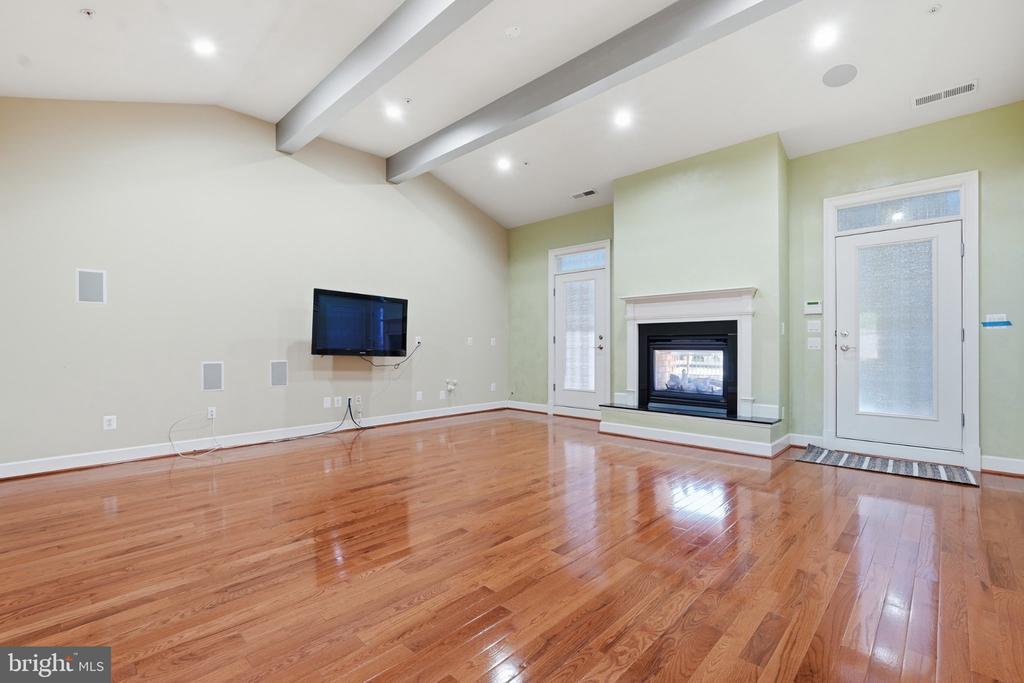 12525 LINDA VIEW LANE