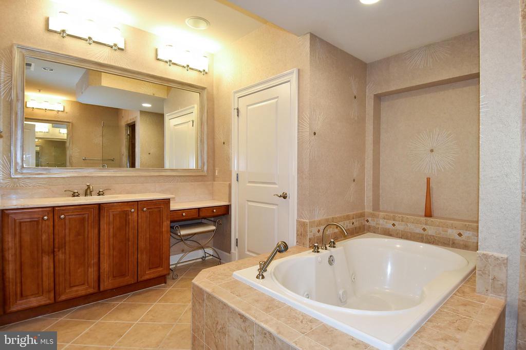 12525 LINDA VIEW LANE