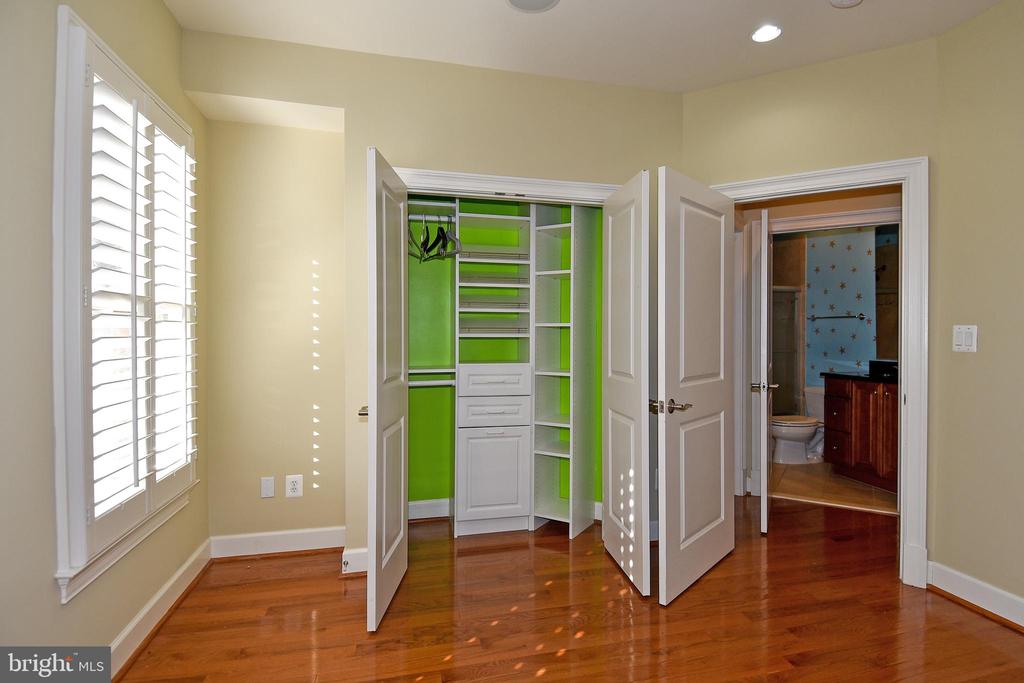 12525 LINDA VIEW LANE