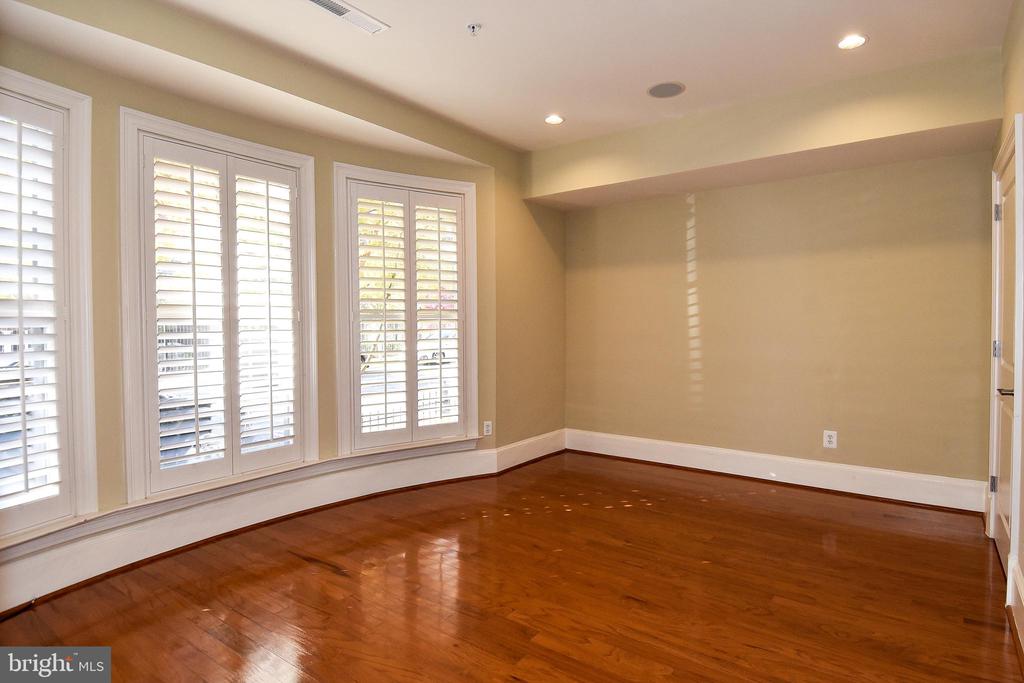 12525 LINDA VIEW LANE