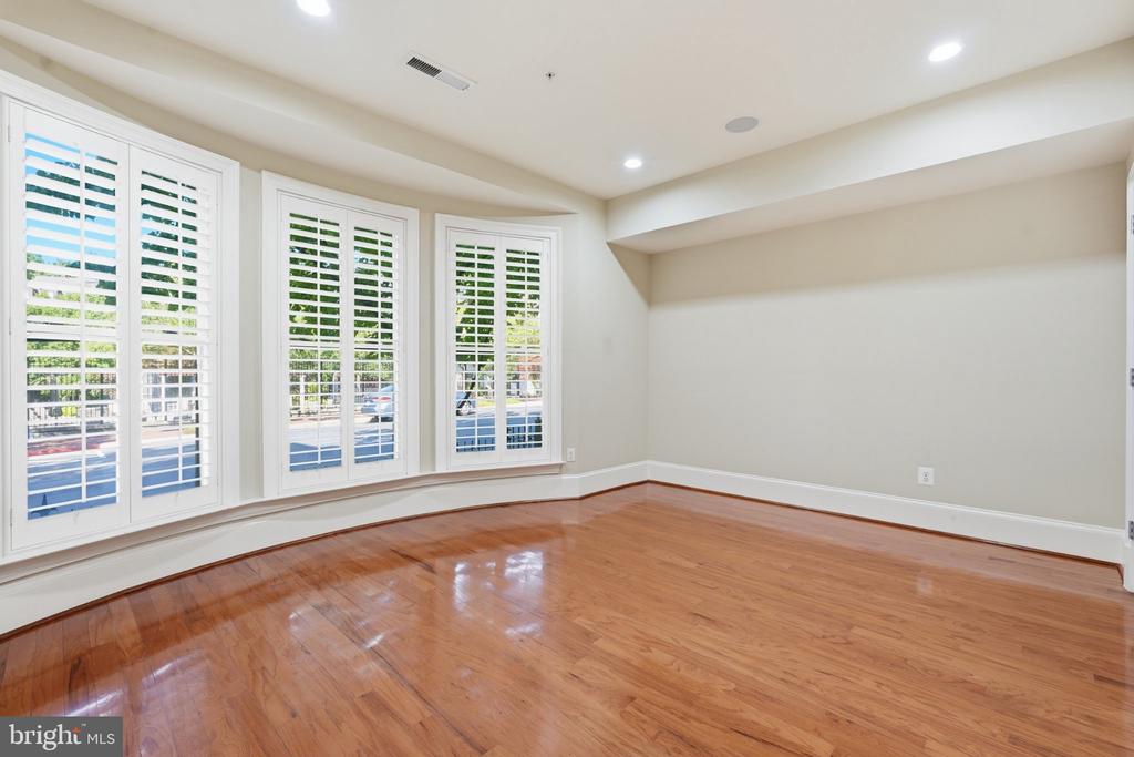 12525 LINDA VIEW LANE