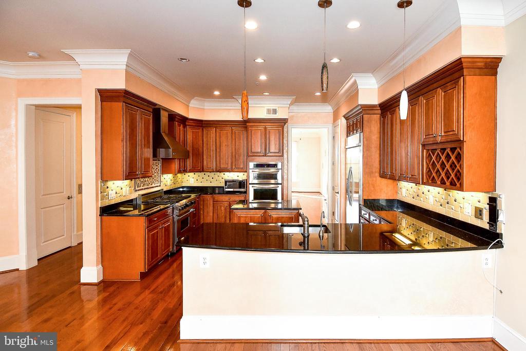 12525 LINDA VIEW LANE