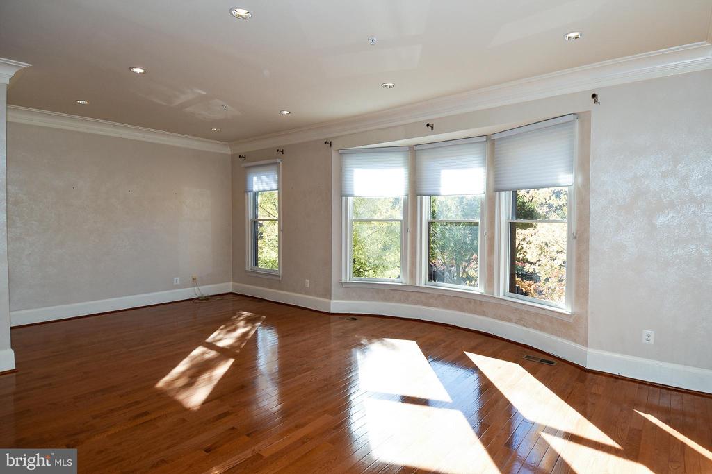 12525 LINDA VIEW LANE