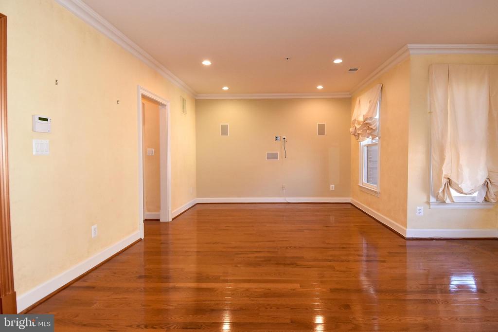 12525 LINDA VIEW LANE