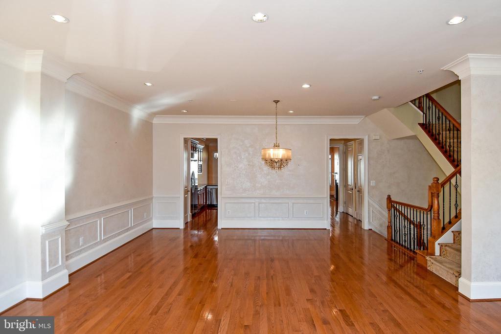 12525 LINDA VIEW LANE