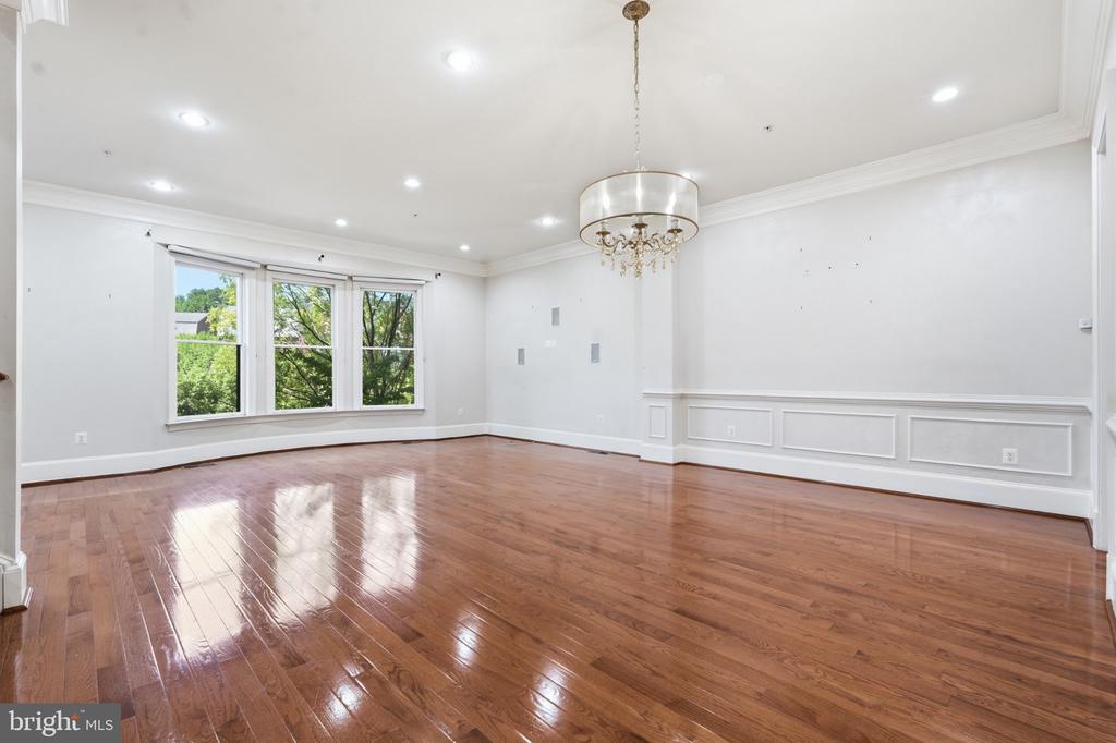 12525 LINDA VIEW LANE