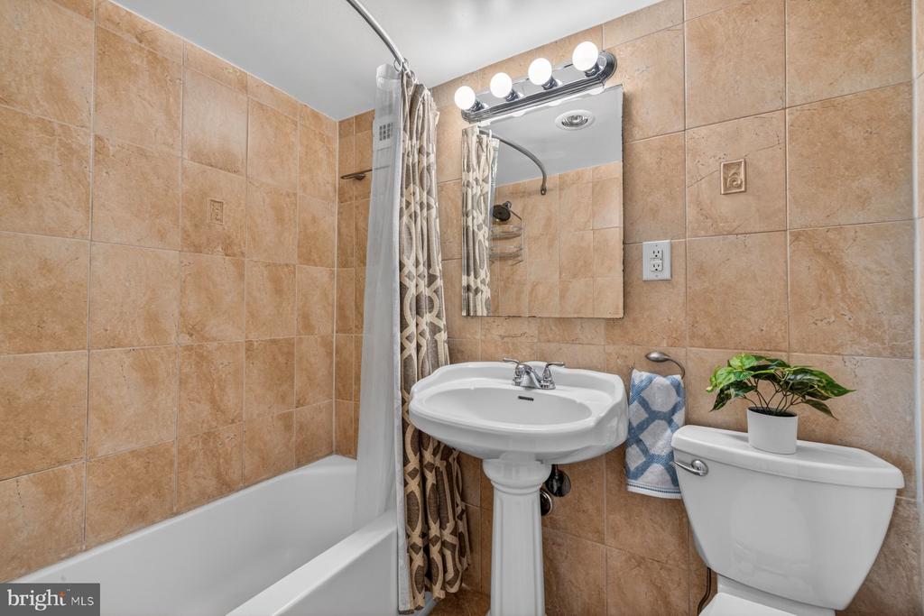 10401 GROSVENOR PLACE Unit: 1327