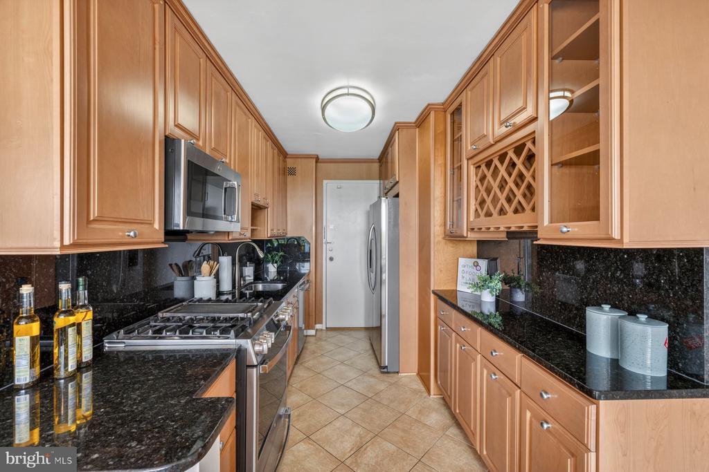 10401 GROSVENOR PLACE Unit: 1327