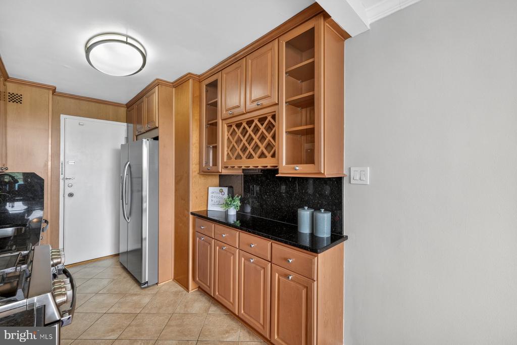 10401 GROSVENOR PLACE Unit: 1327