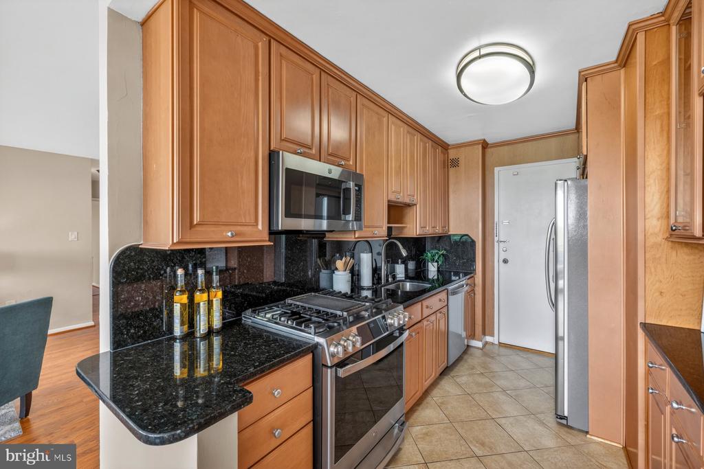 10401 GROSVENOR PLACE Unit: 1327