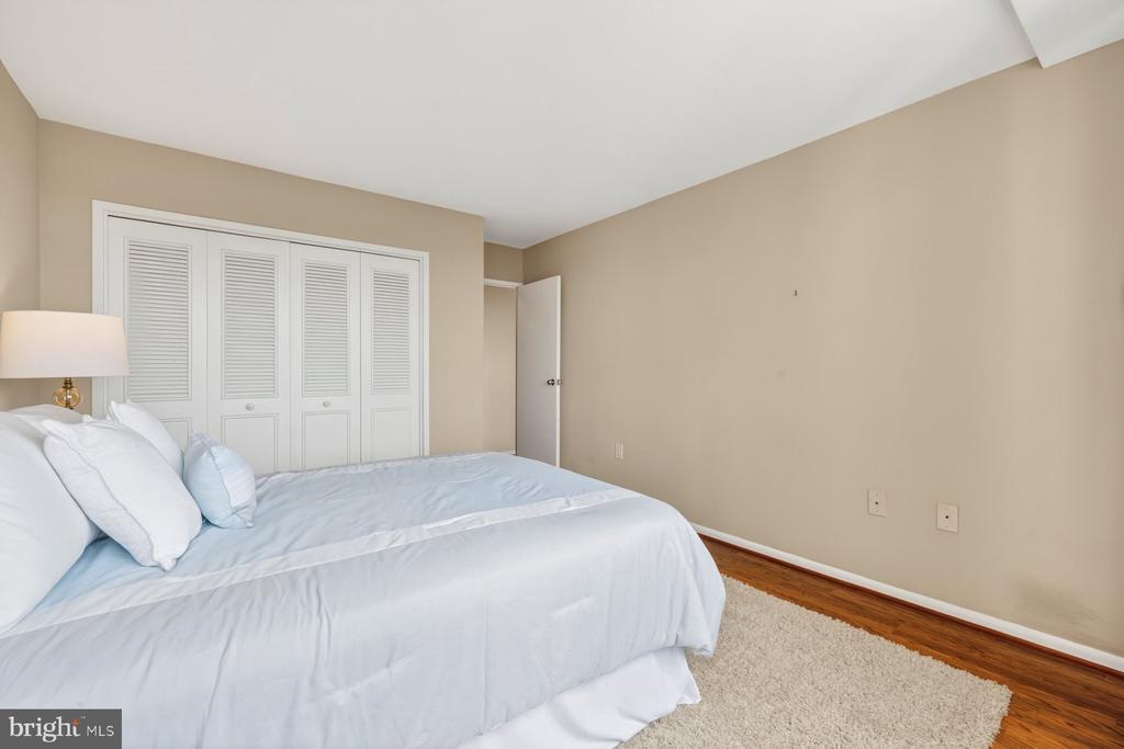 10401 GROSVENOR PLACE Unit: 1327