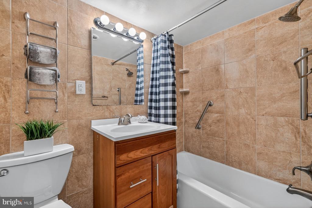 10401 GROSVENOR PLACE Unit: 1327