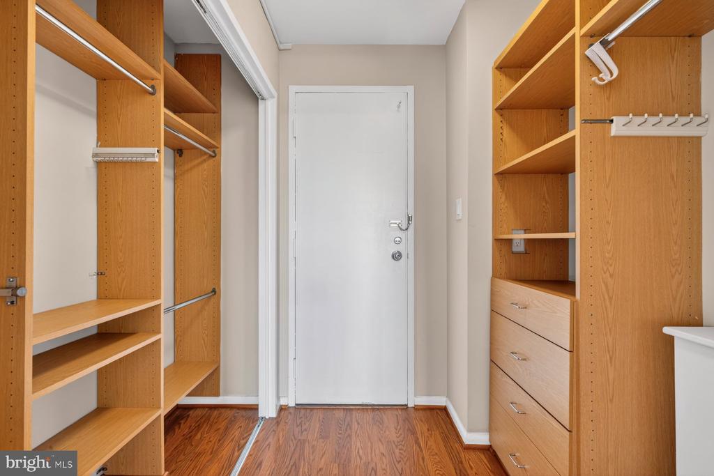 10401 GROSVENOR PLACE Unit: 1327