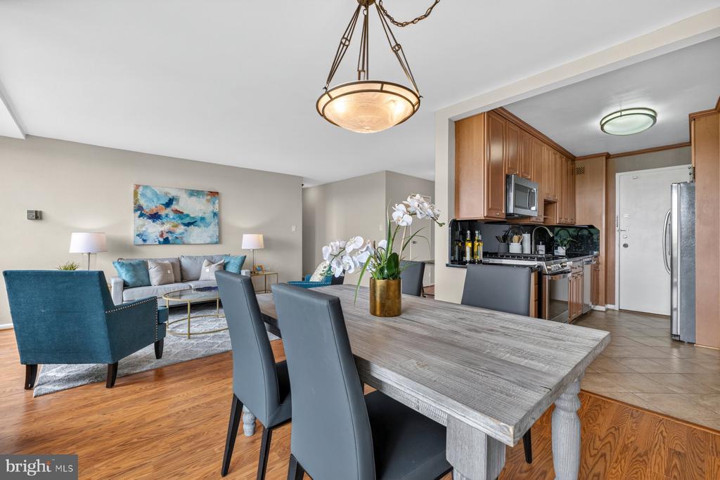 10401 GROSVENOR PLACE Unit: 1327