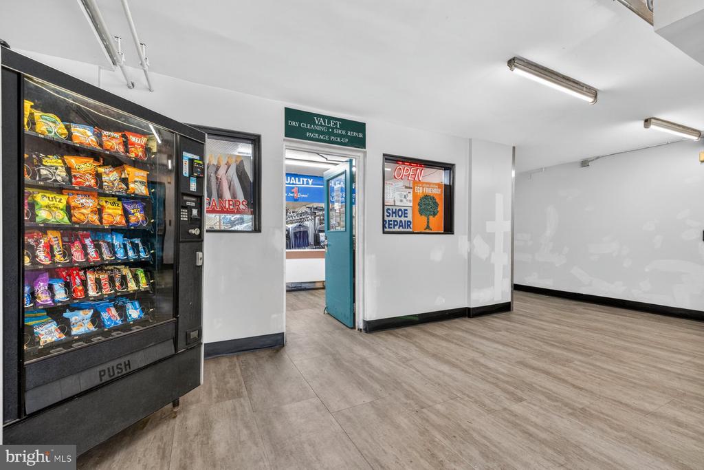 10401 GROSVENOR PLACE Unit: 1327