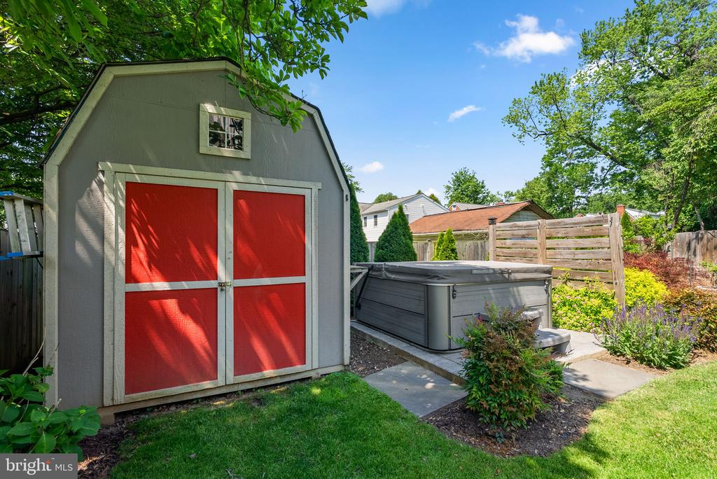 9504 BILTMORE DRIVE