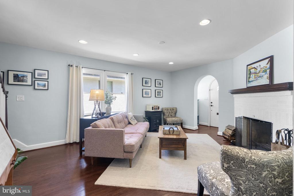 9504 BILTMORE DRIVE