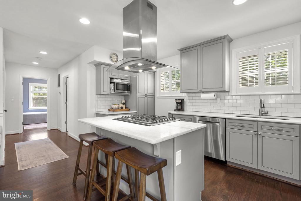 9504 BILTMORE DRIVE