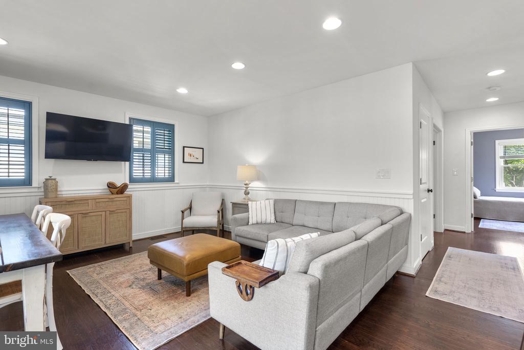 9504 BILTMORE DRIVE